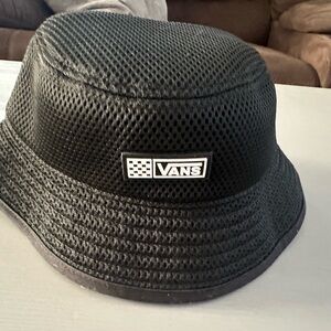 VANS black bucket hat. Like new. Size M/L